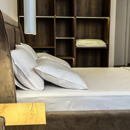 Alexander Rooms دراس المظهر الخارجي الصورة