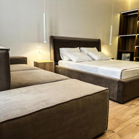 Alexander Rooms دراس المظهر الخارجي الصورة
