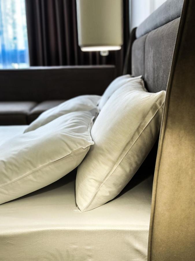 Alexander Rooms دراس المظهر الخارجي الصورة