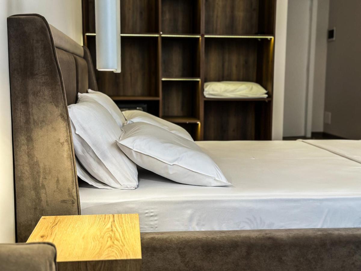 Alexander Rooms دراس المظهر الخارجي الصورة