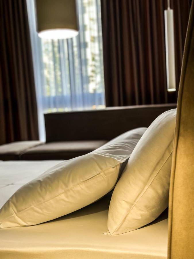 Alexander Rooms دراس المظهر الخارجي الصورة