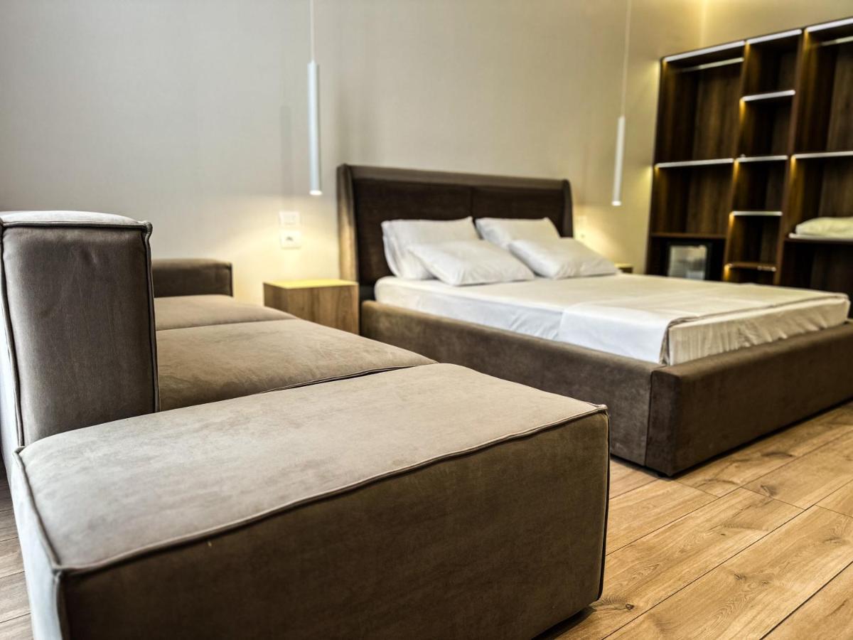 Alexander Rooms دراس المظهر الخارجي الصورة