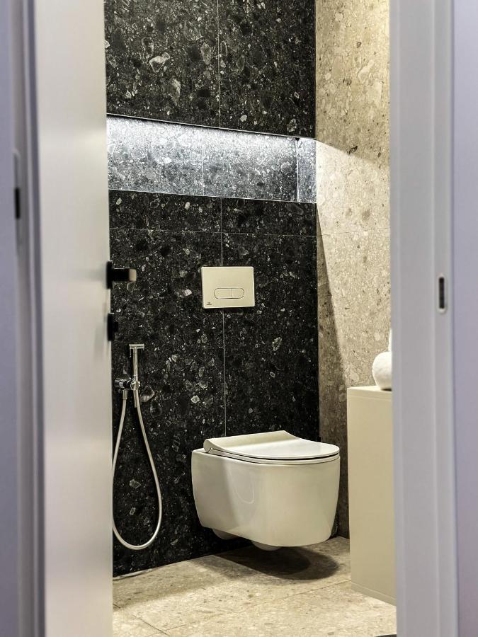 Alexander Rooms دراس المظهر الخارجي الصورة