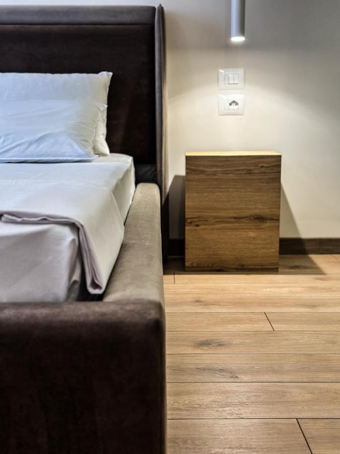 Alexander Rooms دراس المظهر الخارجي الصورة
