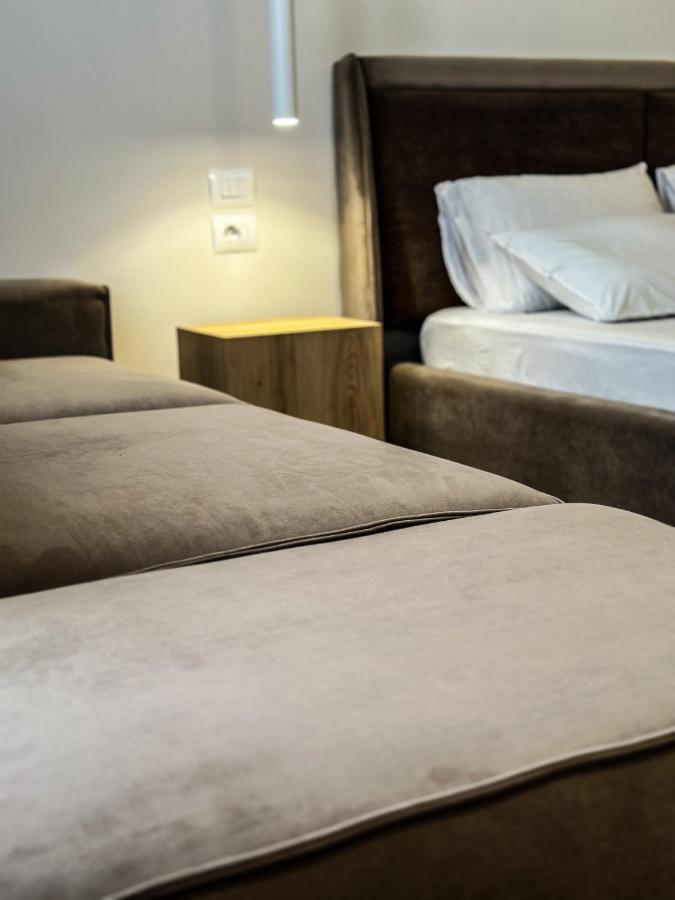 Alexander Rooms دراس المظهر الخارجي الصورة