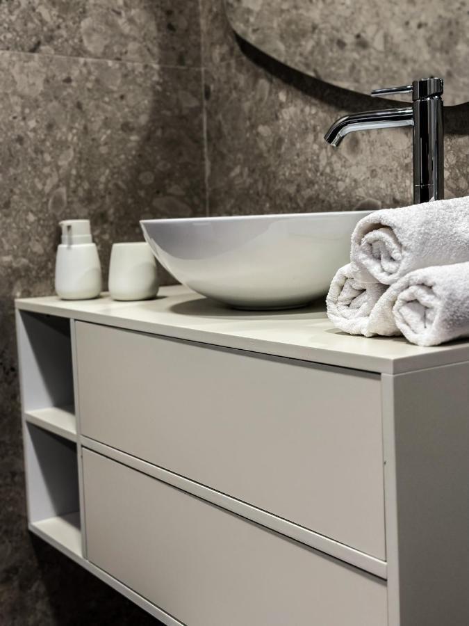 Alexander Rooms دراس المظهر الخارجي الصورة